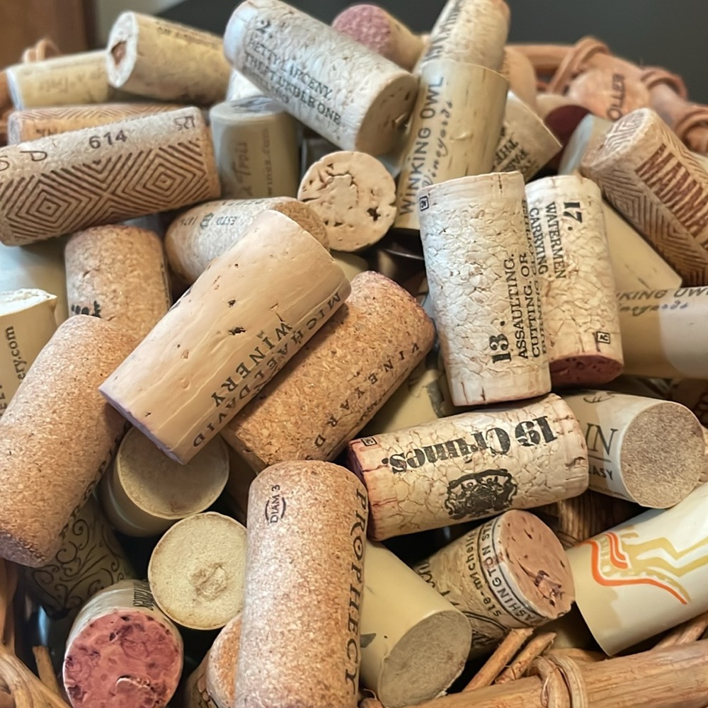 Lot of Wine Corks (150) Arts & Crafts Decorate Projects, Jewelry Making